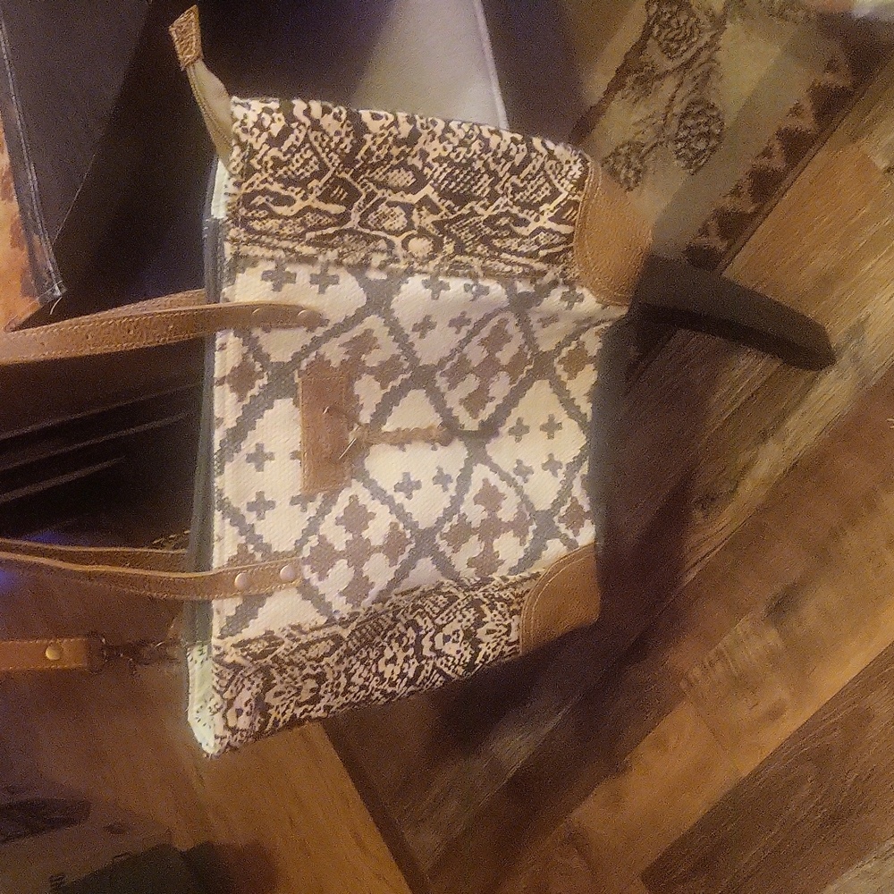 Myra Tote